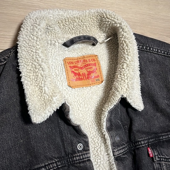 Levi's Black Denim Jean Jacket Coat with Cream Sherpa Lining Size XXL - Picture 3 of 6